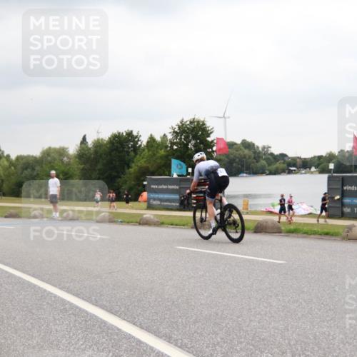 21.06.2025 - 27. Vierlanden-Triathlon H.Heesch http://msf.ph/oto/8012035 15.06.2025 13:14:13 Radfahren 1185, 1212, 1215 meine-sportfotos.de