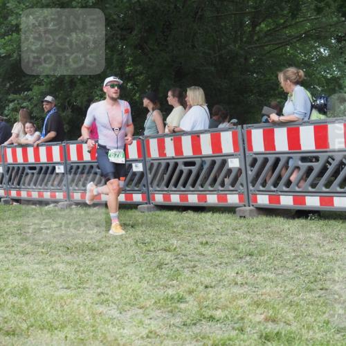 21.06.2025 - 27. Vierlanden-Triathlon KatJ http://msf.ph/oto/8012037 15.06.2025 13:07:36 Ziel 676 meine-sportfotos.de