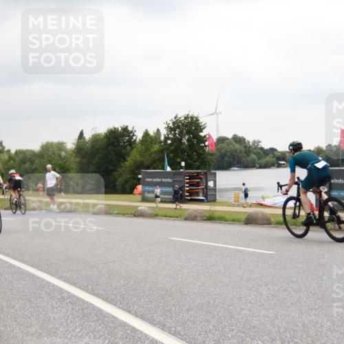 21.06.2025 - 27. Vierlanden-Triathlon H.Heesch http://msf.ph/oto/8012045 15.06.2025 13:14:17 Radfahren 1081, 1185, 1196, 1198, 1212, 1215 meine-sportfotos.de