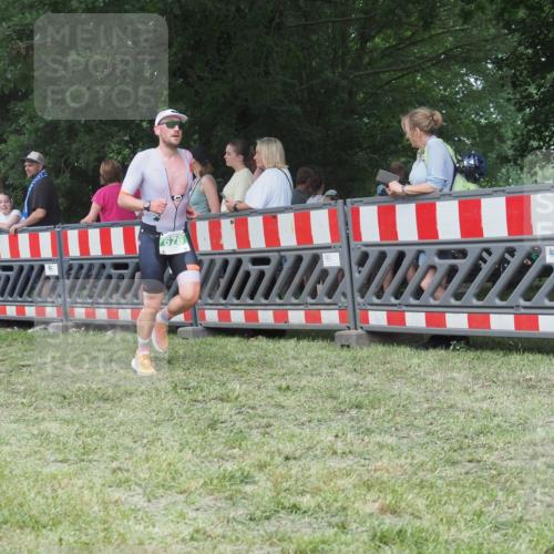 21.06.2025 - 27. Vierlanden-Triathlon KatJ http://msf.ph/oto/8012046 15.06.2025 13:07:36 Ziel 676 meine-sportfotos.de