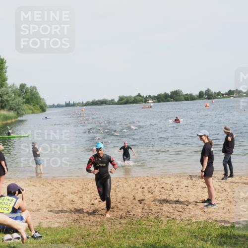 21.06.2025 - 27. Vierlanden-Triathlon MichiJ http://msf.ph/oto/8012050 15.06.2026 10:14:24 Schwimmen 482, 565, 618 meine-sportfotos.de