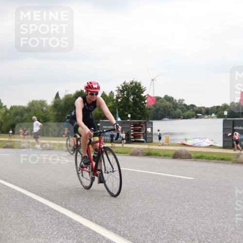 21.06.2025 - 27. Vierlanden-Triathlon H.Heesch http://msf.ph/oto/8012051 15.06.2025 13:14:17 Radfahren 1081, 1185, 1196, 1198, 1212, 1215 meine-sportfotos.de