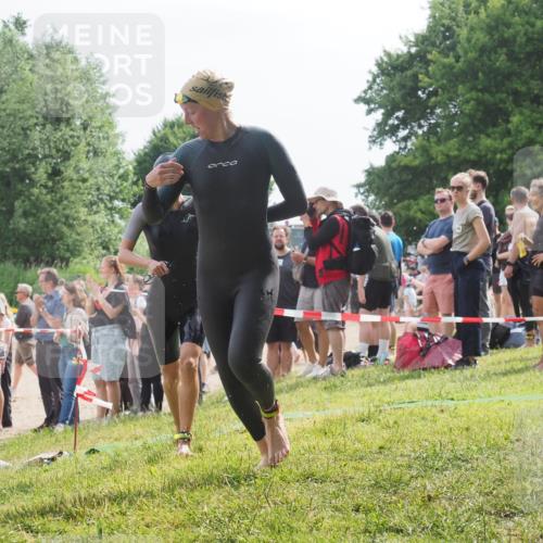 15.06.2025 - 27. Vierlanden-Triathlon KatJ http://msf.ph/oto/8012054 15.06.2025 10:13:55 Schwimmen 472, 490, 513, 540, 622 meine-sportfotos.de