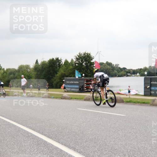 21.06.2025 - 27. Vierlanden-Triathlon H.Heesch http://msf.ph/oto/8012067 15.06.2025 13:14:21 Radfahren 1081, 1185, 1196, 1198, 1203 meine-sportfotos.de