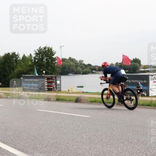 15.06.2025 - 27. Vierlanden-Triathlon H.Heesch http://msf.ph/oto/8012070 15.06.2025 11:06:09 Radfahren 220, 569, 732 meine-sportfotos.de