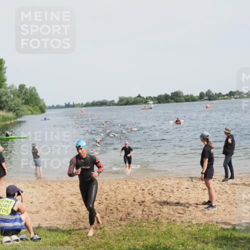 21.06.2025 - 27. Vierlanden-Triathlon MichiJ http://msf.ph/oto/8012075 15.06.2026 10:14:25 Schwimmen 482, 565, 618 meine-sportfotos.de