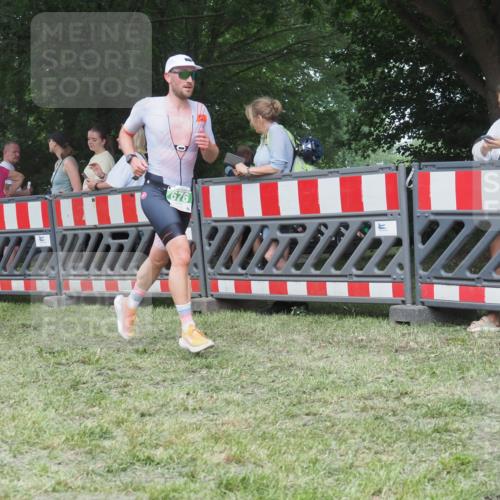 21.06.2025 - 27. Vierlanden-Triathlon KatJ http://msf.ph/oto/8012079 15.06.2025 13:07:37 Ziel 676 meine-sportfotos.de