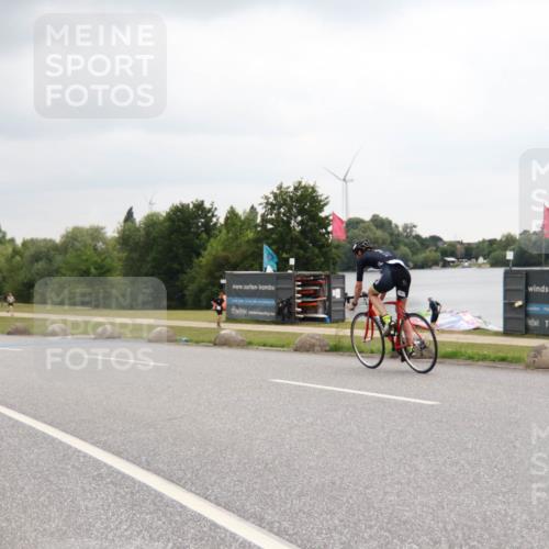 21.06.2025 - 27. Vierlanden-Triathlon H.Heesch http://msf.ph/oto/8012094 15.06.2025 13:14:49 Radfahren 1211, 1229 meine-sportfotos.de