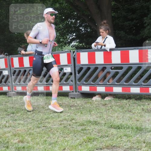 21.06.2025 - 27. Vierlanden-Triathlon KatJ http://msf.ph/oto/8012109 15.06.2025 13:07:37 Ziel 676 meine-sportfotos.de