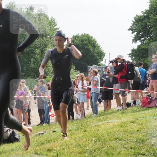 15.06.2025 - 27. Vierlanden-Triathlon KatJ http://msf.ph/oto/8012114 15.06.2025 10:13:55 Schwimmen 472, 490, 513, 540, 622 meine-sportfotos.de