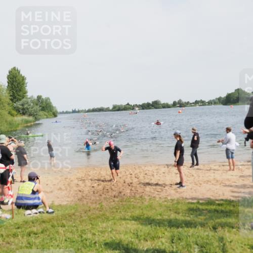 21.06.2025 - 27. Vierlanden-Triathlon MichiJ http://msf.ph/oto/8012116 15.06.2026 10:14:27 Schwimmen 482, 565, 615, 618 meine-sportfotos.de