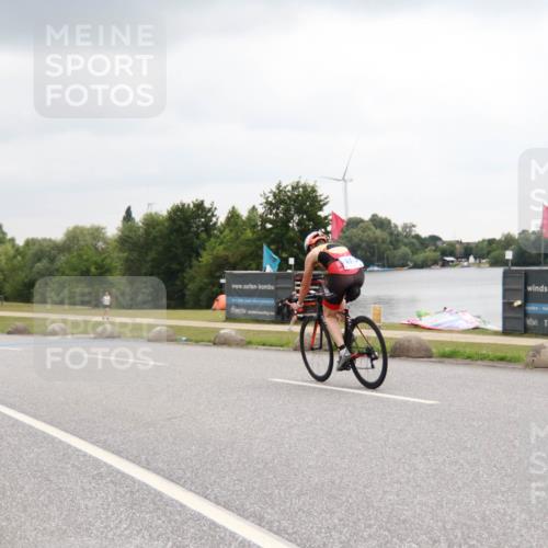 21.06.2025 - 27. Vierlanden-Triathlon H.Heesch http://msf.ph/oto/8012133 15.06.2025 13:15:40 Radfahren 1181 meine-sportfotos.de