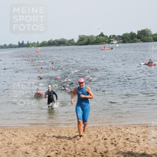 21.06.2025 - 27. Vierlanden-Triathlon MichiJ http://msf.ph/oto/8012138 15.06.2026 10:14:34 Schwimmen 565, 609, 615 meine-sportfotos.de