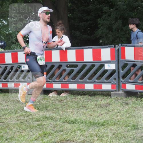 21.06.2025 - 27. Vierlanden-Triathlon KatJ http://msf.ph/oto/8012140 15.06.2025 13:07:37 Ziel 676 meine-sportfotos.de