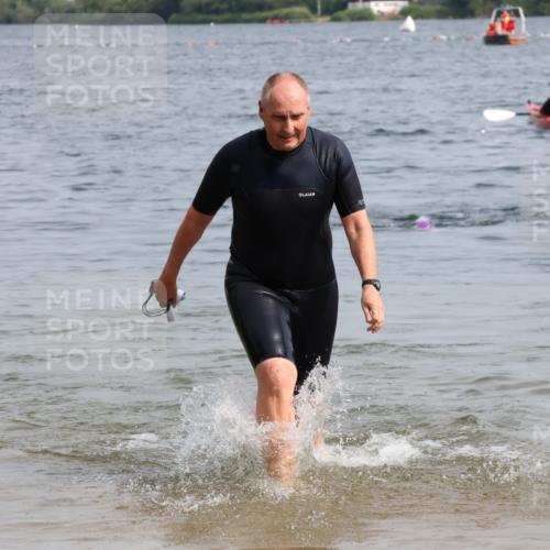 15.06.2025 - 27. Vierlanden-Triathlon Lena Gebhardt http://msf.ph/oto/8012142 15.06.2025 10:09:57 Schwimmen 466 meine-sportfotos.de