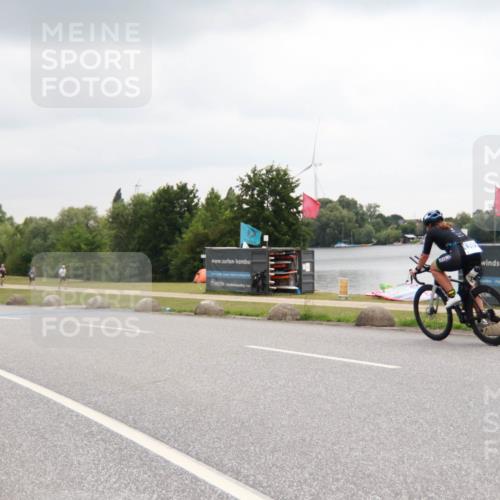 21.06.2025 - 27. Vierlanden-Triathlon H.Heesch http://msf.ph/oto/8012144 15.06.2025 13:15:50 Radfahren  meine-sportfotos.de