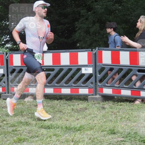 21.06.2025 - 27. Vierlanden-Triathlon KatJ http://msf.ph/oto/8012148 15.06.2025 13:07:37 Ziel 676 meine-sportfotos.de