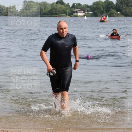 15.06.2025 - 27. Vierlanden-Triathlon Lena Gebhardt http://msf.ph/oto/8012154 15.06.2025 10:09:57 Schwimmen 466 meine-sportfotos.de