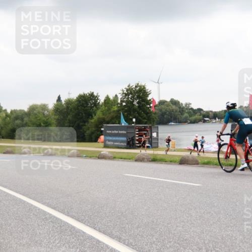21.06.2025 - 27. Vierlanden-Triathlon H.Heesch http://msf.ph/oto/8012163 15.06.2025 13:17:12 Radfahren 1199 meine-sportfotos.de