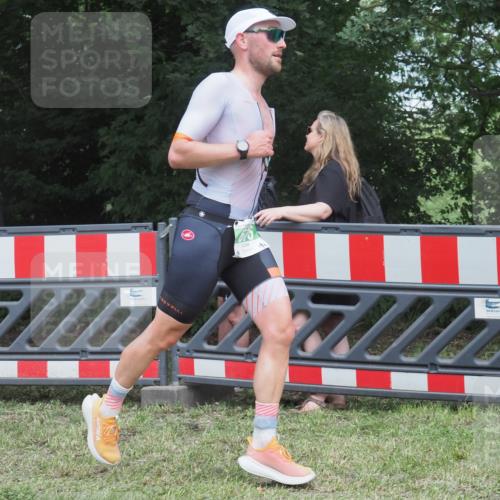 21.06.2025 - 27. Vierlanden-Triathlon KatJ http://msf.ph/oto/8012166 15.06.2025 13:07:38 Ziel 676 meine-sportfotos.de