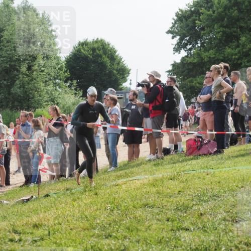15.06.2025 - 27. Vierlanden-Triathlon KatJ http://msf.ph/oto/8012172 15.06.2025 10:14:01 Schwimmen 472, 475, 490, 540 meine-sportfotos.de