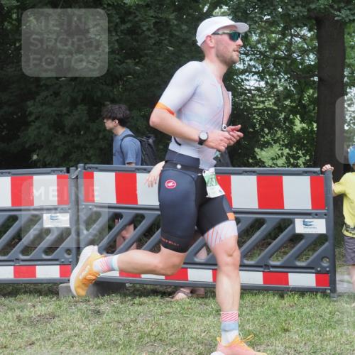 21.06.2025 - 27. Vierlanden-Triathlon KatJ http://msf.ph/oto/8012174 15.06.2025 13:07:38 Ziel 676 meine-sportfotos.de