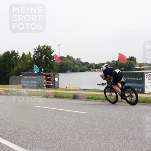 15.06.2025 - 27. Vierlanden-Triathlon H.Heesch http://msf.ph/oto/8012175 15.06.2025 11:06:34 Radfahren 5, 128, 774 meine-sportfotos.de