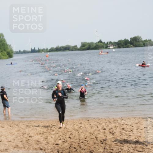 21.06.2025 - 27. Vierlanden-Triathlon MichiJ http://msf.ph/oto/8012176 15.06.2026 10:14:38 Schwimmen 546, 559, 609, 615 meine-sportfotos.de