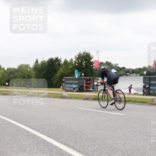 21.06.2025 - 27. Vierlanden-Triathlon H.Heesch http://msf.ph/oto/8012182 15.06.2025 13:17:44 Radfahren 1224 meine-sportfotos.de