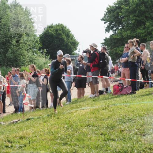 15.06.2025 - 27. Vierlanden-Triathlon KatJ http://msf.ph/oto/8012184 15.06.2025 10:14:02 Schwimmen 472, 475, 490, 540 meine-sportfotos.de