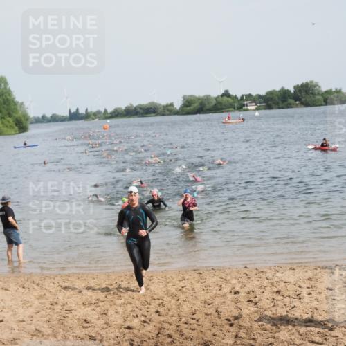 21.06.2025 - 27. Vierlanden-Triathlon MichiJ http://msf.ph/oto/8012187 15.06.2026 10:14:38 Schwimmen 546, 559, 609, 615 meine-sportfotos.de