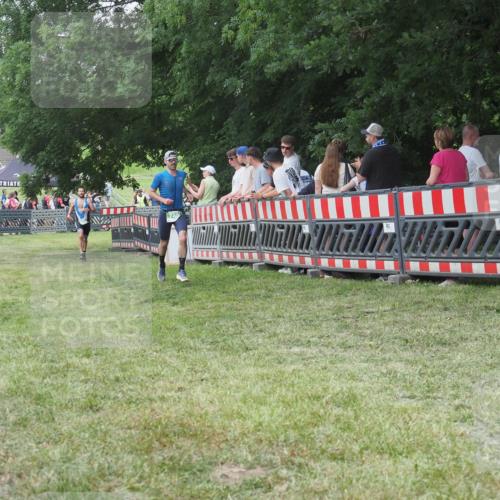 21.06.2025 - 27. Vierlanden-Triathlon KatJ http://msf.ph/oto/8012193 15.06.2025 13:08:22 Ziel 685, 740 meine-sportfotos.de