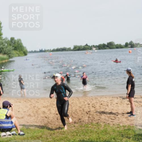 21.06.2025 - 27. Vierlanden-Triathlon MichiJ http://msf.ph/oto/8012194 15.06.2026 10:14:40 Schwimmen 546, 559, 609, 615 meine-sportfotos.de