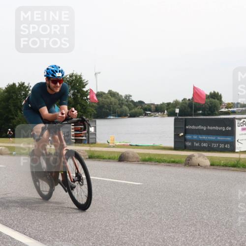 15.06.2025 - 27. Vierlanden-Triathlon H.Heesch http://msf.ph/oto/8012195 15.06.2025 11:06:48 Radfahren 21, 533 meine-sportfotos.de