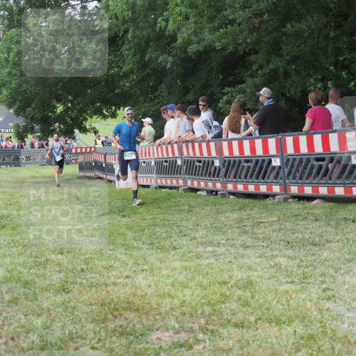 21.06.2025 - 27. Vierlanden-Triathlon KatJ http://msf.ph/oto/8012201 15.06.2025 13:08:23 Ziel 685, 740 meine-sportfotos.de