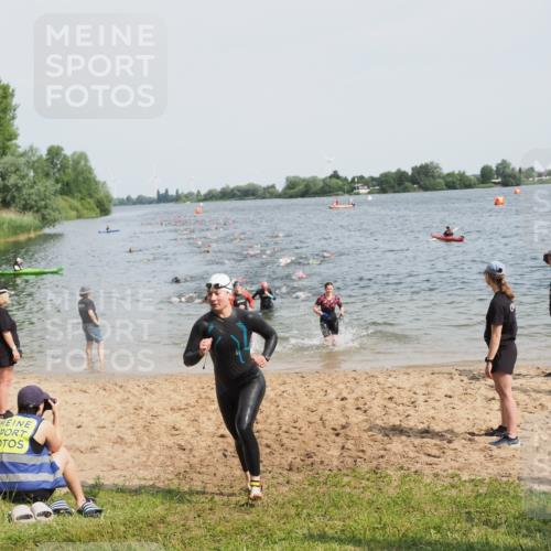 21.06.2025 - 27. Vierlanden-Triathlon MichiJ http://msf.ph/oto/8012204 15.06.2026 10:14:40 Schwimmen 546, 559, 609, 615 meine-sportfotos.de