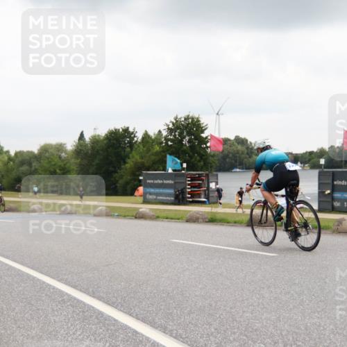 21.06.2025 - 27. Vierlanden-Triathlon H.Heesch http://msf.ph/oto/8012205 15.06.2025 13:17:51 Radfahren 1176, 1224 meine-sportfotos.de