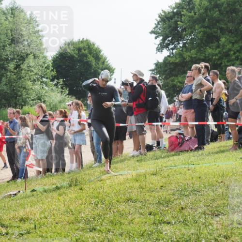 15.06.2025 - 27. Vierlanden-Triathlon KatJ http://msf.ph/oto/8012213 15.06.2025 10:14:02 Schwimmen 472, 475, 490, 540 meine-sportfotos.de