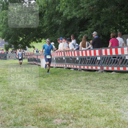 21.06.2025 - 27. Vierlanden-Triathlon KatJ http://msf.ph/oto/8012214 15.06.2025 13:08:23 Ziel 685, 740 meine-sportfotos.de