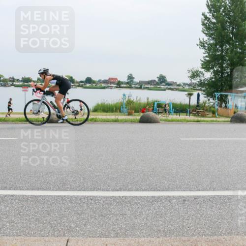 15.06.2025 - 27. Vierlanden-Triathlon H.Heesch http://msf.ph/oto/8012215 15.06.2025 11:06:13 Radfahren 206, 220, 223, 697, 705, 760 meine-sportfotos.de