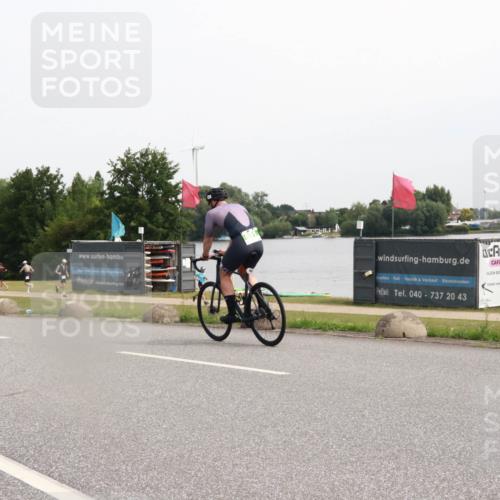 15.06.2025 - 27. Vierlanden-Triathlon H.Heesch http://msf.ph/oto/8012217 15.06.2025 11:06:50 Radfahren 21, 593 meine-sportfotos.de