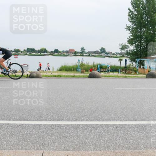 15.06.2025 - 27. Vierlanden-Triathlon H.Heesch http://msf.ph/oto/8012220 15.06.2025 11:06:13 Radfahren 206, 220, 223, 697, 705, 760 meine-sportfotos.de