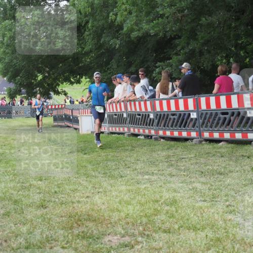 21.06.2025 - 27. Vierlanden-Triathlon KatJ http://msf.ph/oto/8012226 15.06.2025 13:08:23 Ziel 685, 740 meine-sportfotos.de