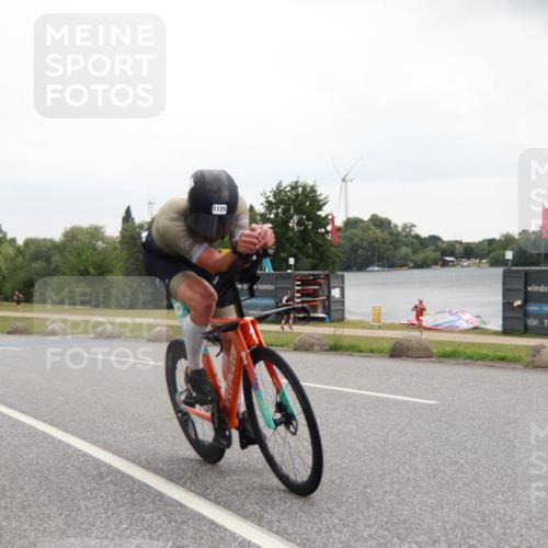 21.06.2025 - 27. Vierlanden-Triathlon H.Heesch http://msf.ph/oto/8012231 15.06.2025 13:19:45 Radfahren 1125 meine-sportfotos.de