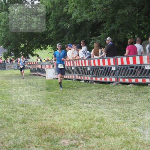 21.06.2025 - 27. Vierlanden-Triathlon KatJ http://msf.ph/oto/8012234 15.06.2025 13:08:23 Ziel 685, 740 meine-sportfotos.de