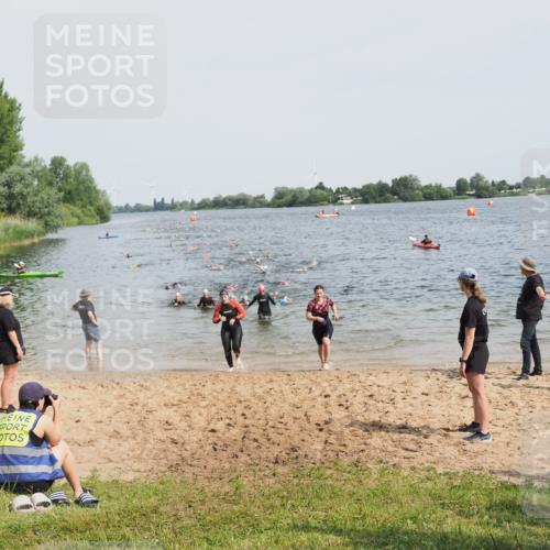 21.06.2025 - 27. Vierlanden-Triathlon MichiJ http://msf.ph/oto/8012235 15.06.2026 10:14:42 Schwimmen 546, 559, 608, 609, 615 meine-sportfotos.de
