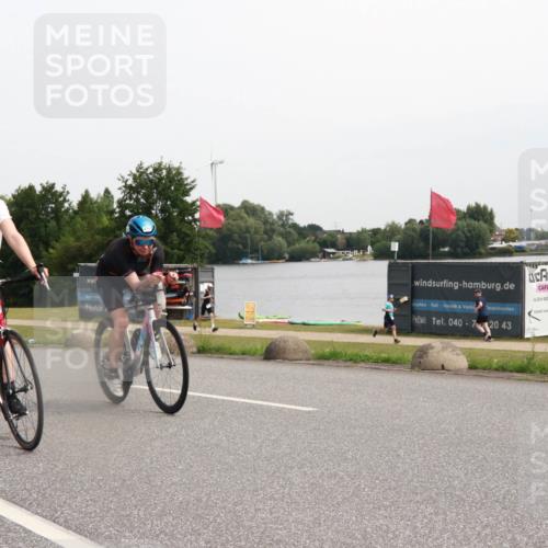 15.06.2025 - 27. Vierlanden-Triathlon H.Heesch http://msf.ph/oto/8012238 15.06.2025 11:06:52 Radfahren 21, 214, 593, 691 meine-sportfotos.de