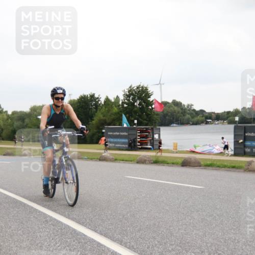 21.06.2025 - 27. Vierlanden-Triathlon H.Heesch http://msf.ph/oto/8012241 15.06.2025 13:20:08 Radfahren 892 meine-sportfotos.de