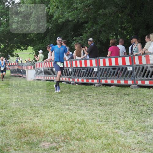 21.06.2025 - 27. Vierlanden-Triathlon KatJ http://msf.ph/oto/8012244 15.06.2025 13:08:23 Ziel 685, 740 meine-sportfotos.de