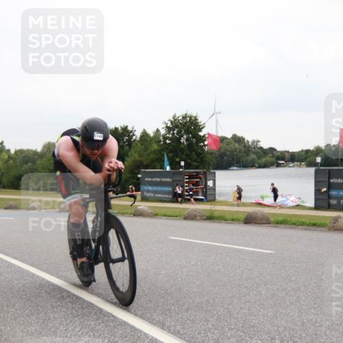 21.06.2025 - 27. Vierlanden-Triathlon H.Heesch http://msf.ph/oto/8012247 15.06.2025 13:20:56 Radfahren 1142 meine-sportfotos.de